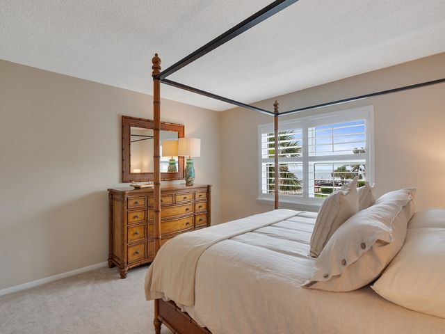 4049 Ocean Drive 204, Vero Beach, FL 32963