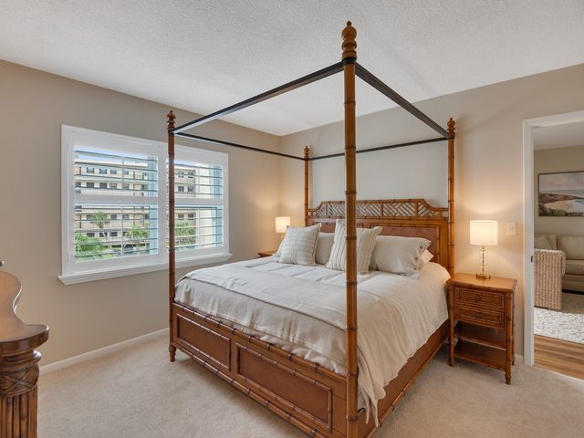 4049 Ocean Drive 204, Vero Beach, FL 32963