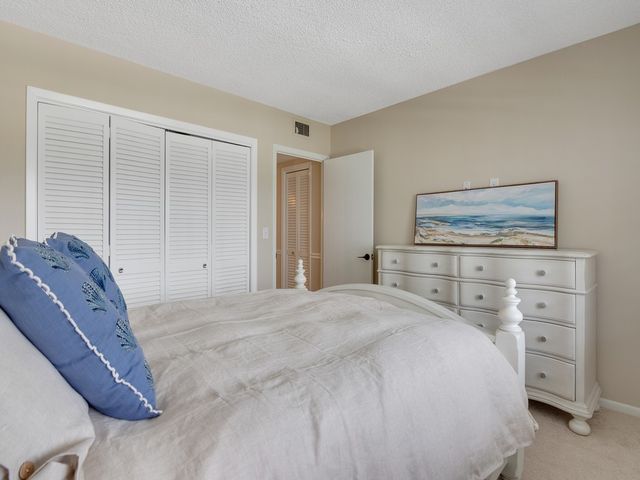 4049 Ocean Drive 204, Vero Beach, FL 32963