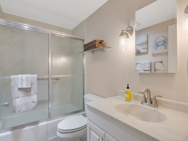 4049 Ocean Drive 204, Vero Beach, FL 32963