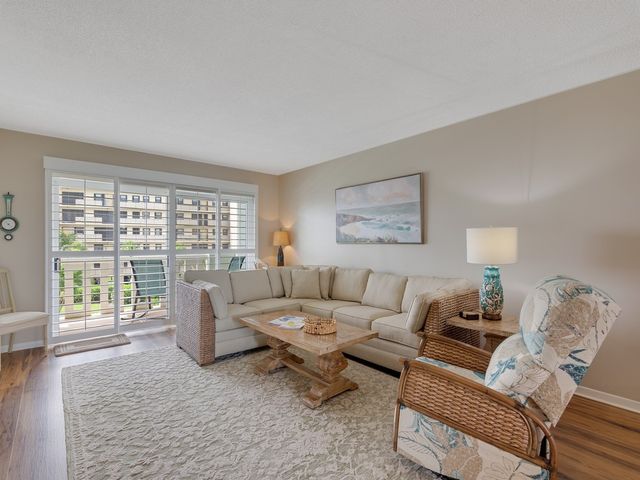 4049 Ocean Drive 204, Vero Beach, FL 32963