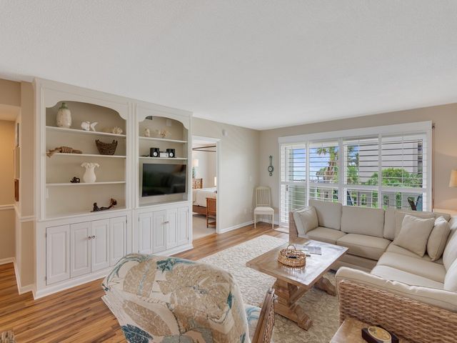 4049 Ocean Drive 204, Vero Beach, FL 32963