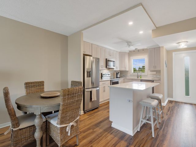 4049 Ocean Drive 204, Vero Beach, FL 32963