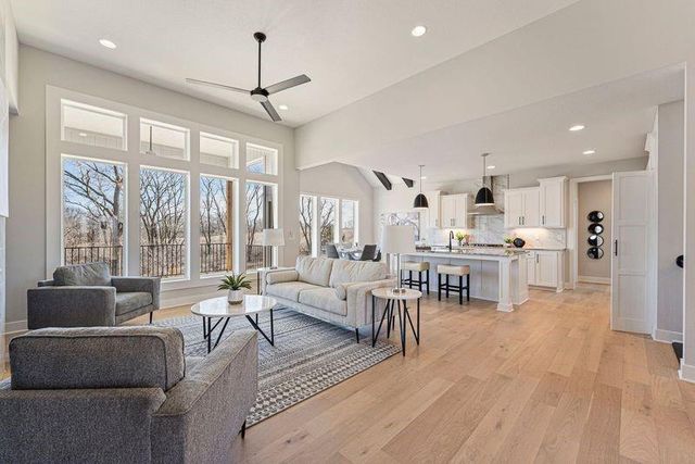 2433 W 177th Street, Overland Park, KS 66085