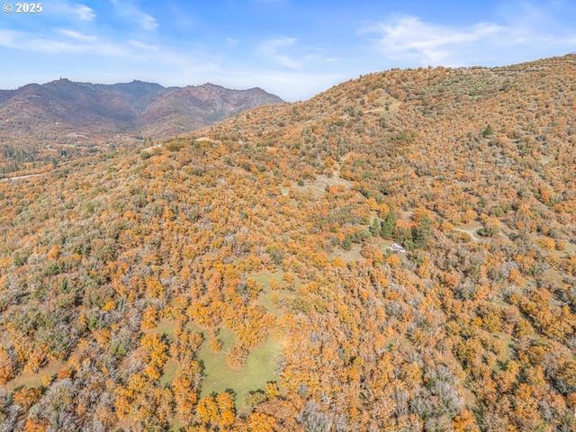 11926 BLACKWELL Rd, Central Point, OR 97502