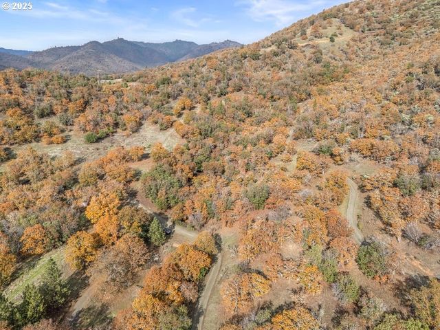 11926 BLACKWELL Rd, Central Point, OR 97502