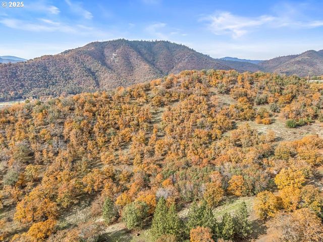 11926 BLACKWELL Rd, Central Point, OR 97502