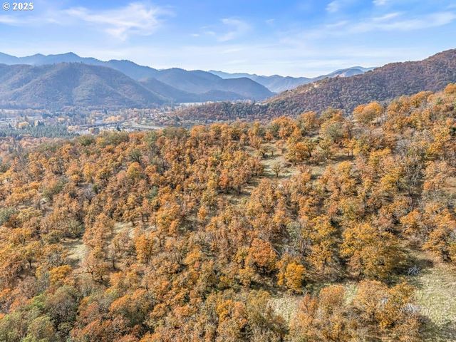 11926 BLACKWELL Rd, Central Point, OR 97502