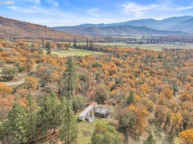 11926 BLACKWELL Rd, Central Point, OR 97502