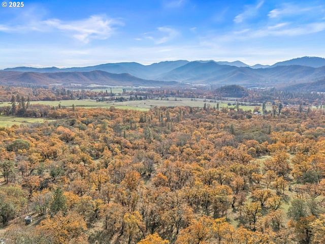 11926 BLACKWELL Rd, Central Point, OR 97502