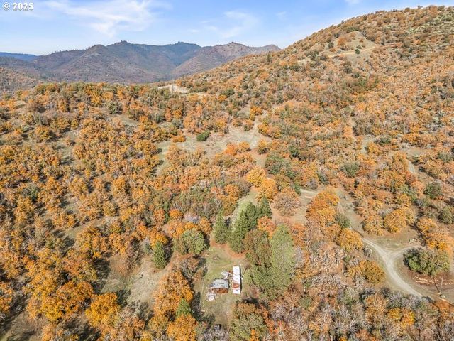 11926 BLACKWELL Rd, Central Point, OR 97502