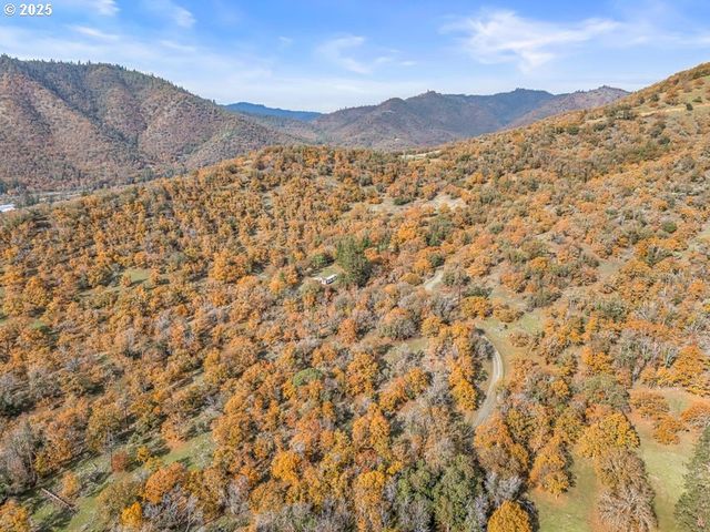 11926 BLACKWELL Rd, Central Point, OR 97502