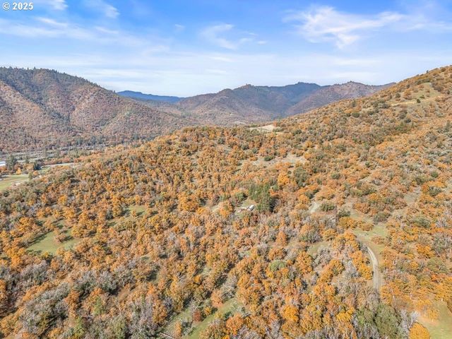 11926 BLACKWELL Rd, Central Point, OR 97502