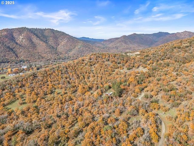 11926 BLACKWELL Rd, Central Point, OR 97502