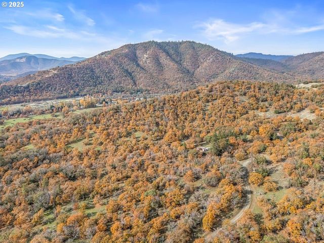 11926 BLACKWELL Rd, Central Point, OR 97502