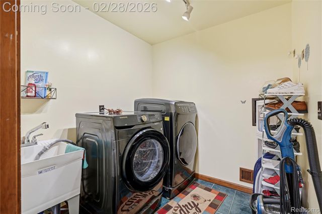 15743 Greenview, Fraser, MI 48026