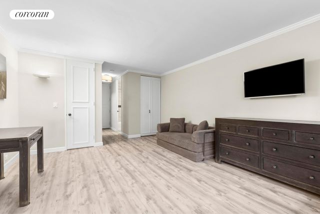393 W 49TH Street 3OO, New York City, NY 10019