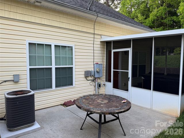 2026 Talbot Lane, Hickory, NC 28602