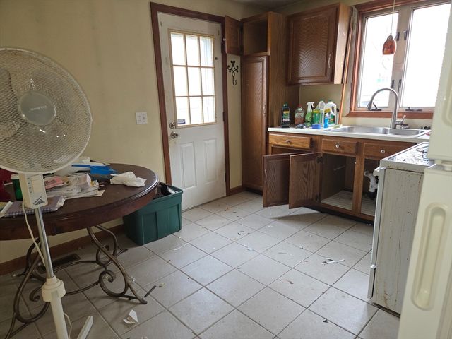 21 Bolton Street, Worcester, MA 01604