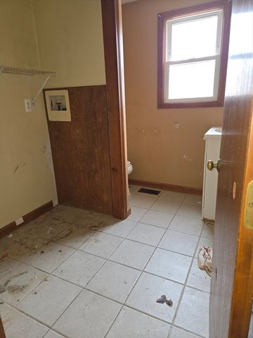 21 Bolton Street, Worcester, MA 01604