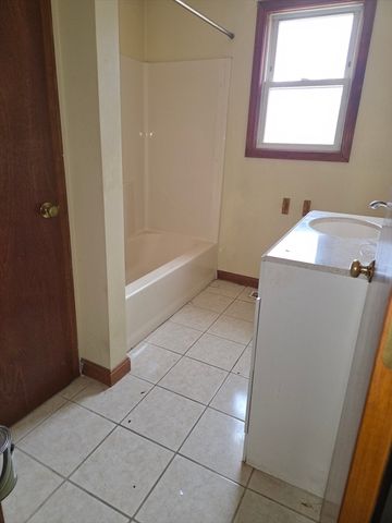 21 Bolton Street, Worcester, MA 01604