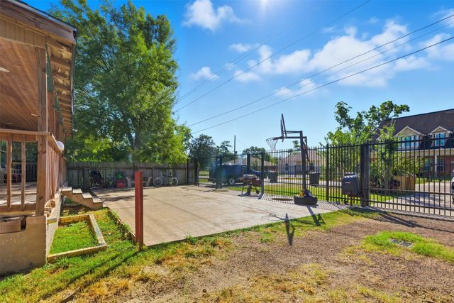 2017 Sadler Street, Houston, TX 77093