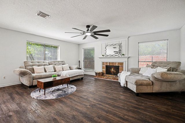 2101 Shadow Bay Circle, League City, TX 77573