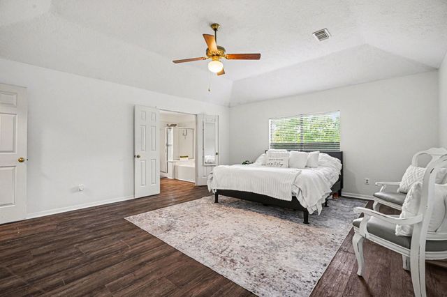 2101 Shadow Bay Circle, League City, TX 77573