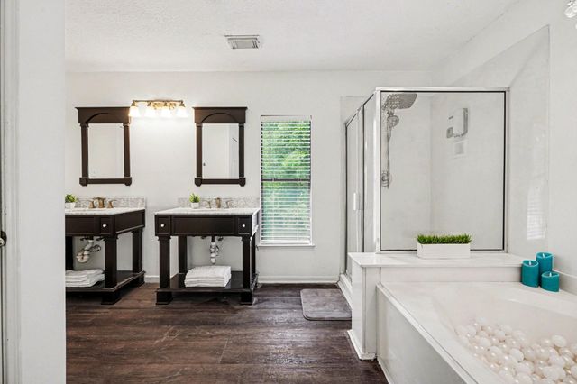 2101 Shadow Bay Circle, League City, TX 77573