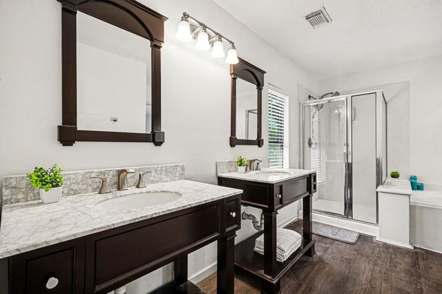 2101 Shadow Bay Circle, League City, TX 77573