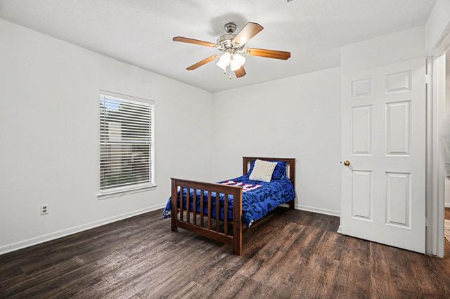 2101 Shadow Bay Circle, League City, TX 77573