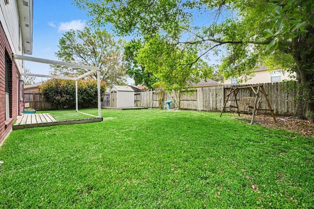 2101 Shadow Bay Circle, League City, TX 77573