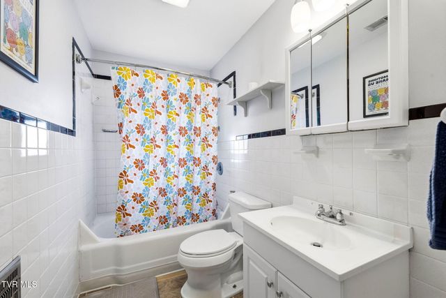 110 Taylortown Road, Johnson City, TN 37601