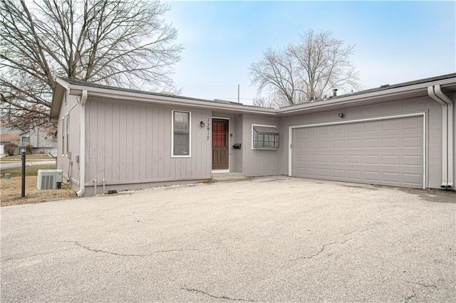 13917 Falkirk Circle, Grandview, MO 64030