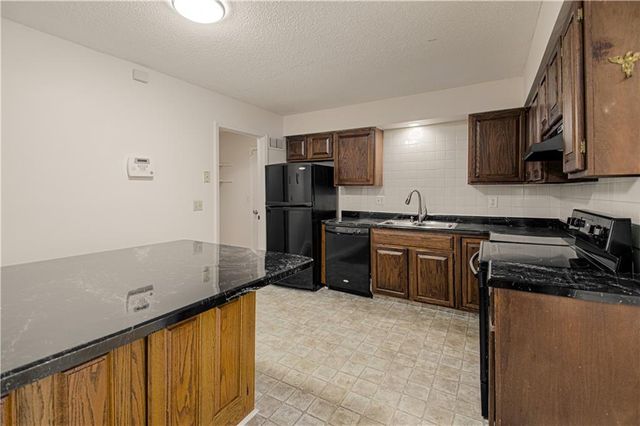 13917 Falkirk Circle, Grandview, MO 64030