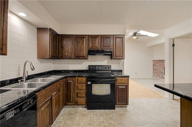 13917 Falkirk Circle, Grandview, MO 64030