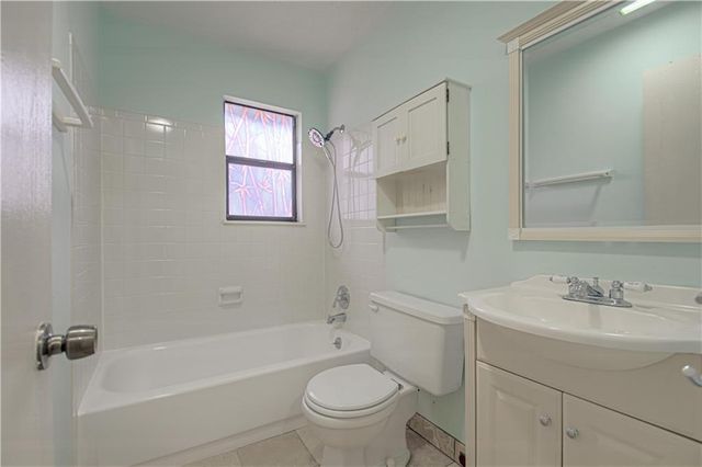 13917 Falkirk Circle, Grandview, MO 64030