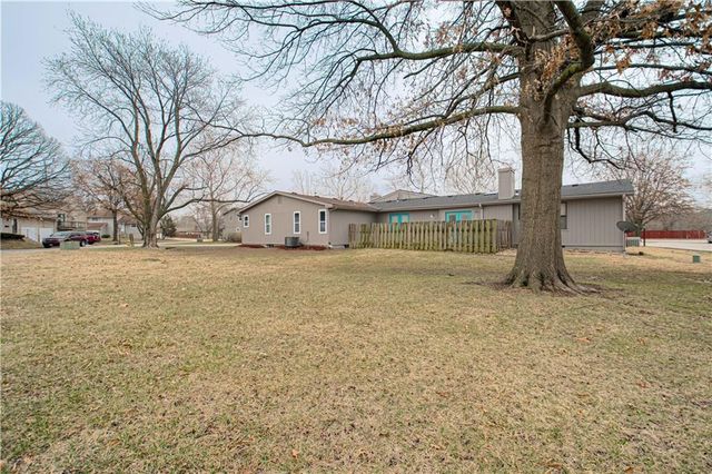 13917 Falkirk Circle, Grandview, MO 64030