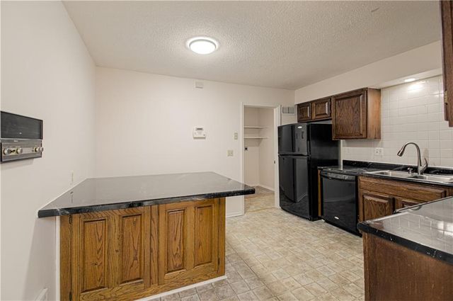 13917 Falkirk Circle, Grandview, MO 64030