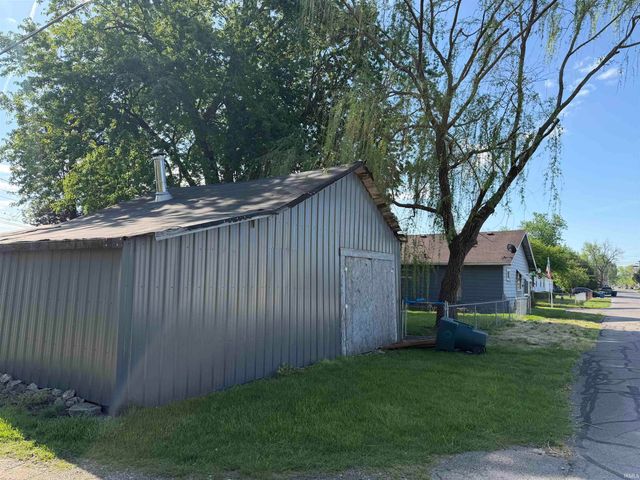 1822 W 7th Street, Muncie, IN 47302
