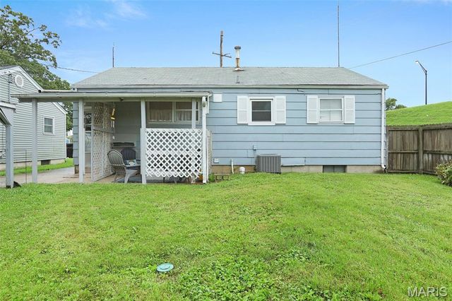 2 Briarcliff Drive, Granite City, IL 62040