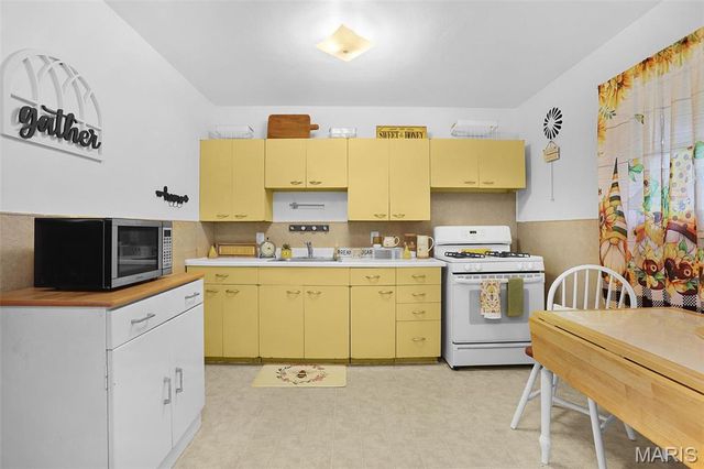 2 Briarcliff Drive, Granite City, IL 62040