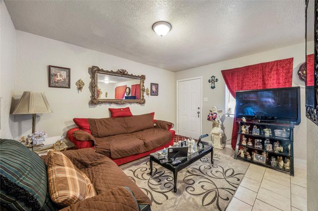 7 Parker Road 12, Houston, TX 77076