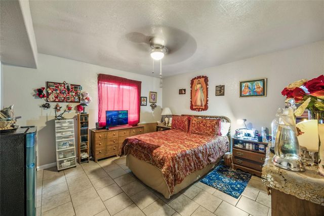 7 Parker Road 12, Houston, TX 77076