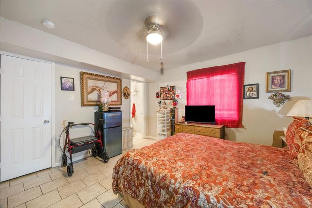 7 Parker Road 12, Houston, TX 77076