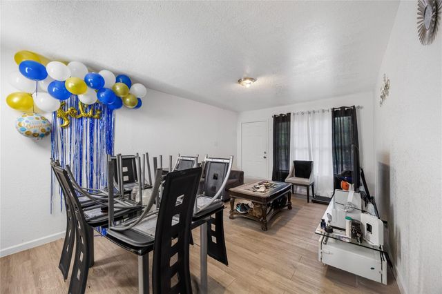 7 Parker Road 12, Houston, TX 77076