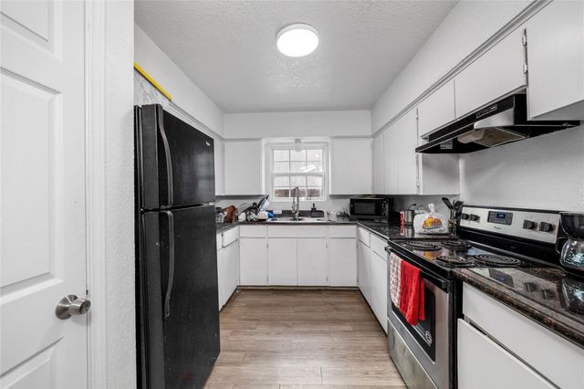 7 Parker Road 12, Houston, TX 77076