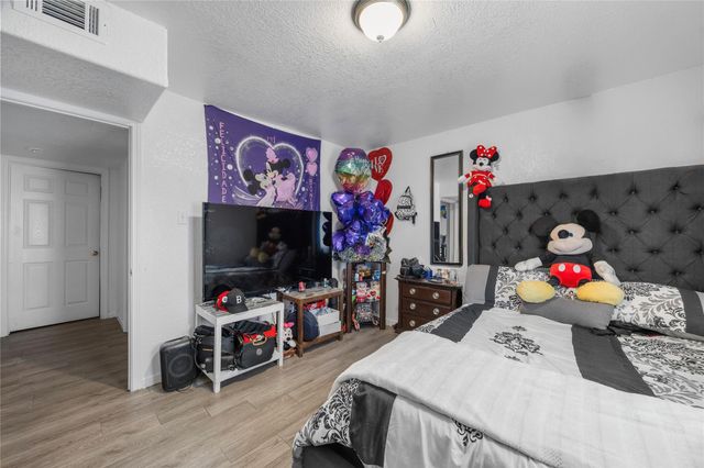 7 Parker Road 12, Houston, TX 77076