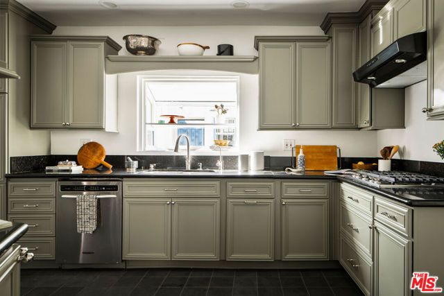 4312 9th Avenue, Los Angeles, CA 90008