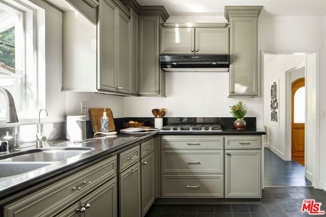 4312 9th Avenue, Los Angeles, CA 90008